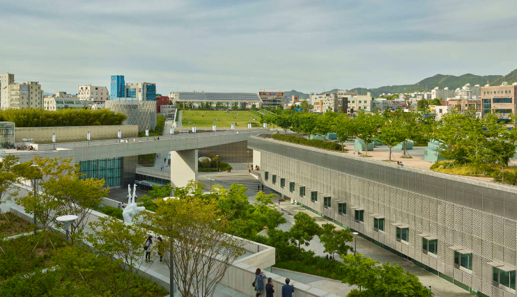 新修建结伴旧历史，，，，，生文化中心立异精神