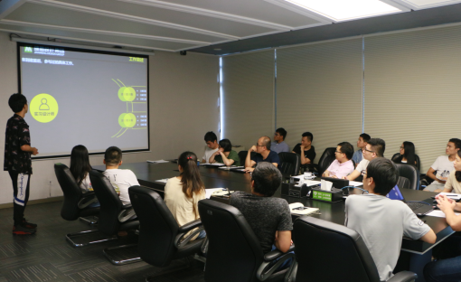 龙8国际电子平台举行第7期员工转正评审会