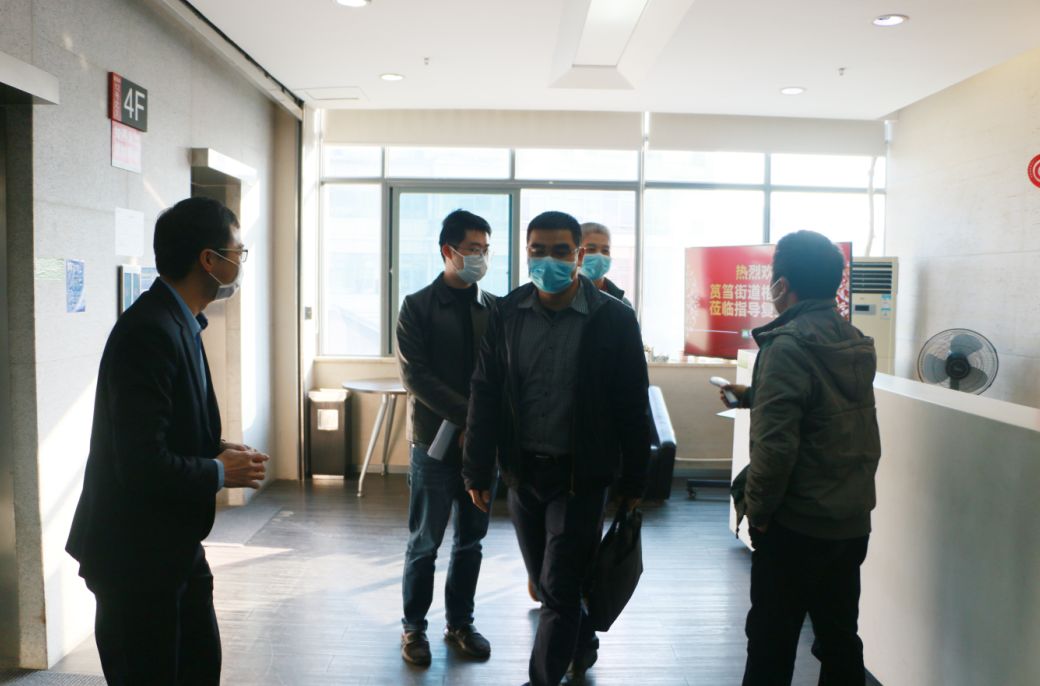 万众一心，，，，，携手抗疫 | 筼筜街道主任苏克一行莅临龙8国际电子平台指导复工情形